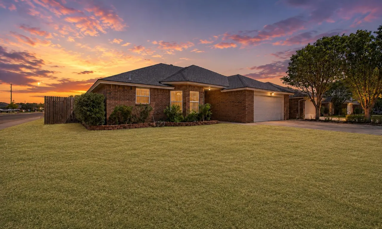Photo 2 — 6728 6th Street, Lubbock, TX 79416