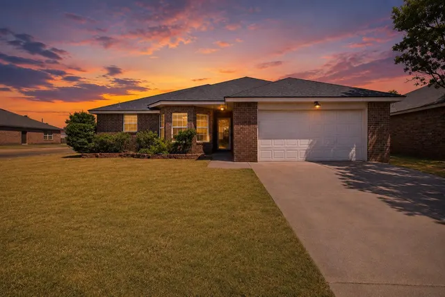 Photo 4 — 6728 6th Street, Lubbock, TX 79416