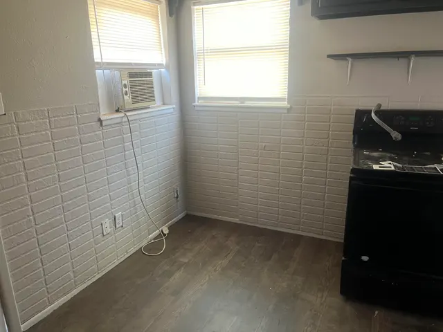 Photo 7 — 806 Vanda Avenue, Lubbock, TX 79403
