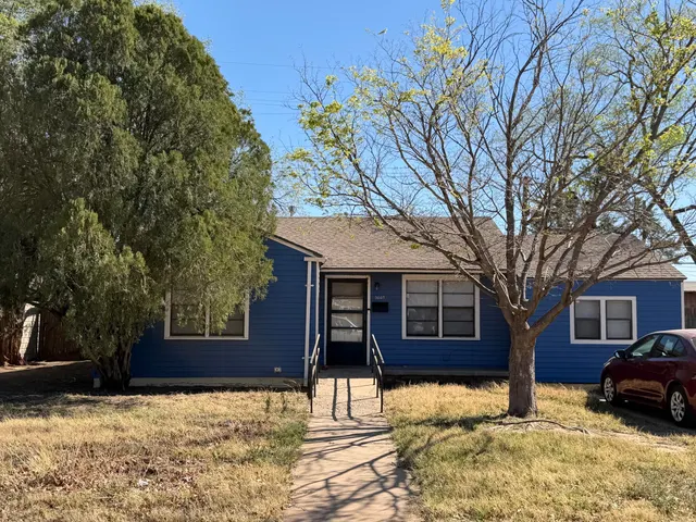 Photo 3 — 2420 29th Street, Lubbock, TX 79411