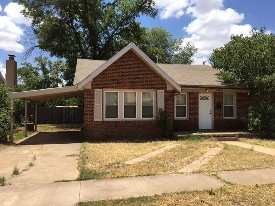 Photo 4 — 2420 29th Street, Lubbock, TX 79411