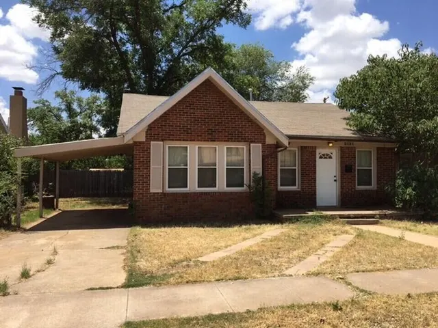 Photo 4 — 2420 29th Street, Lubbock, TX 79411