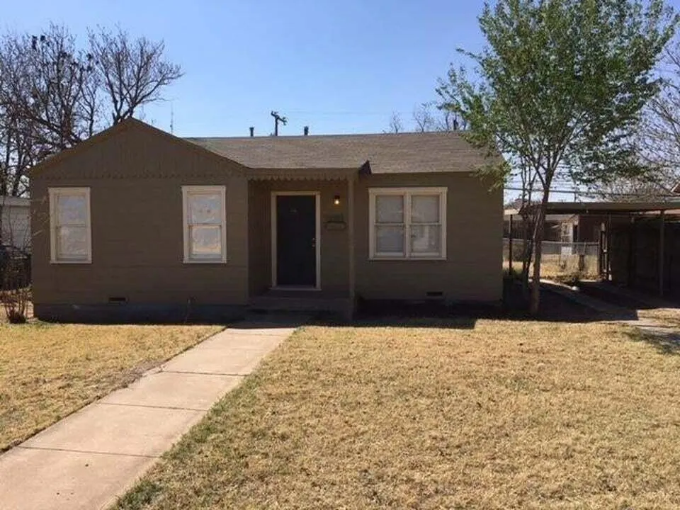 Photo 5 — 2420 29th Street, Lubbock, TX 79411