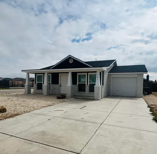 Photo 2 — 1901 134th Street, Lubbock, TX 79423
