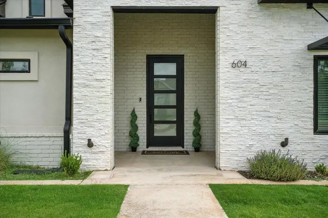 Photo 2 — 604 N 9th Street, Wolfforth, TX 79382