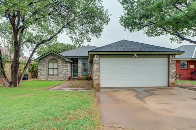Photo 2 — 2108 93rd Place, Lubbock, TX 79423