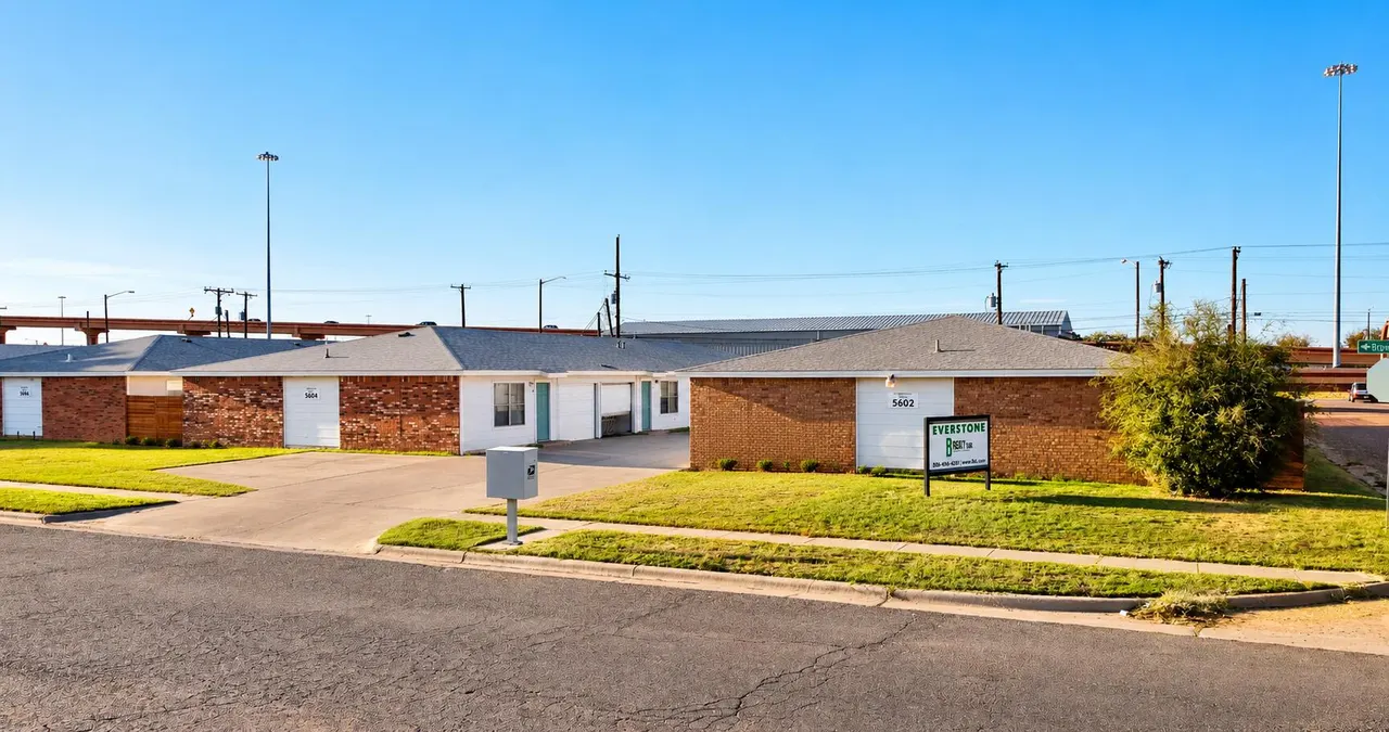 Photo 5 — 5606 Brownfield Drive, Lubbock, TX 79414
