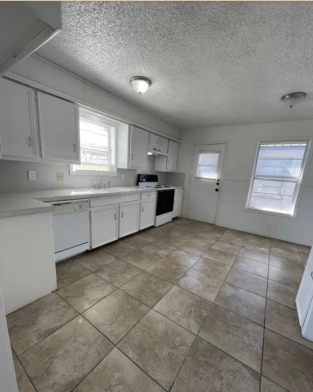 Photo 8 — 5606 Brownfield Drive, Lubbock, TX 79414