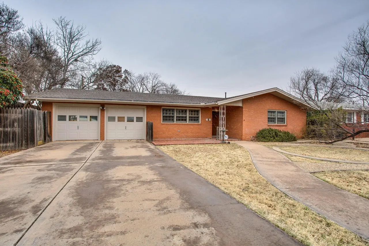 Photo 2 — 3608 43rd Street, Lubbock, TX 79413