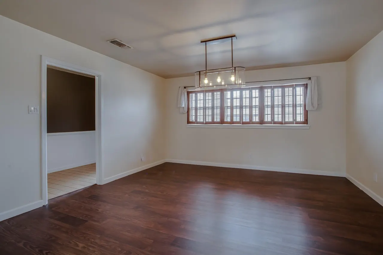 Photo 4 — 3608 43rd Street, Lubbock, TX 79413