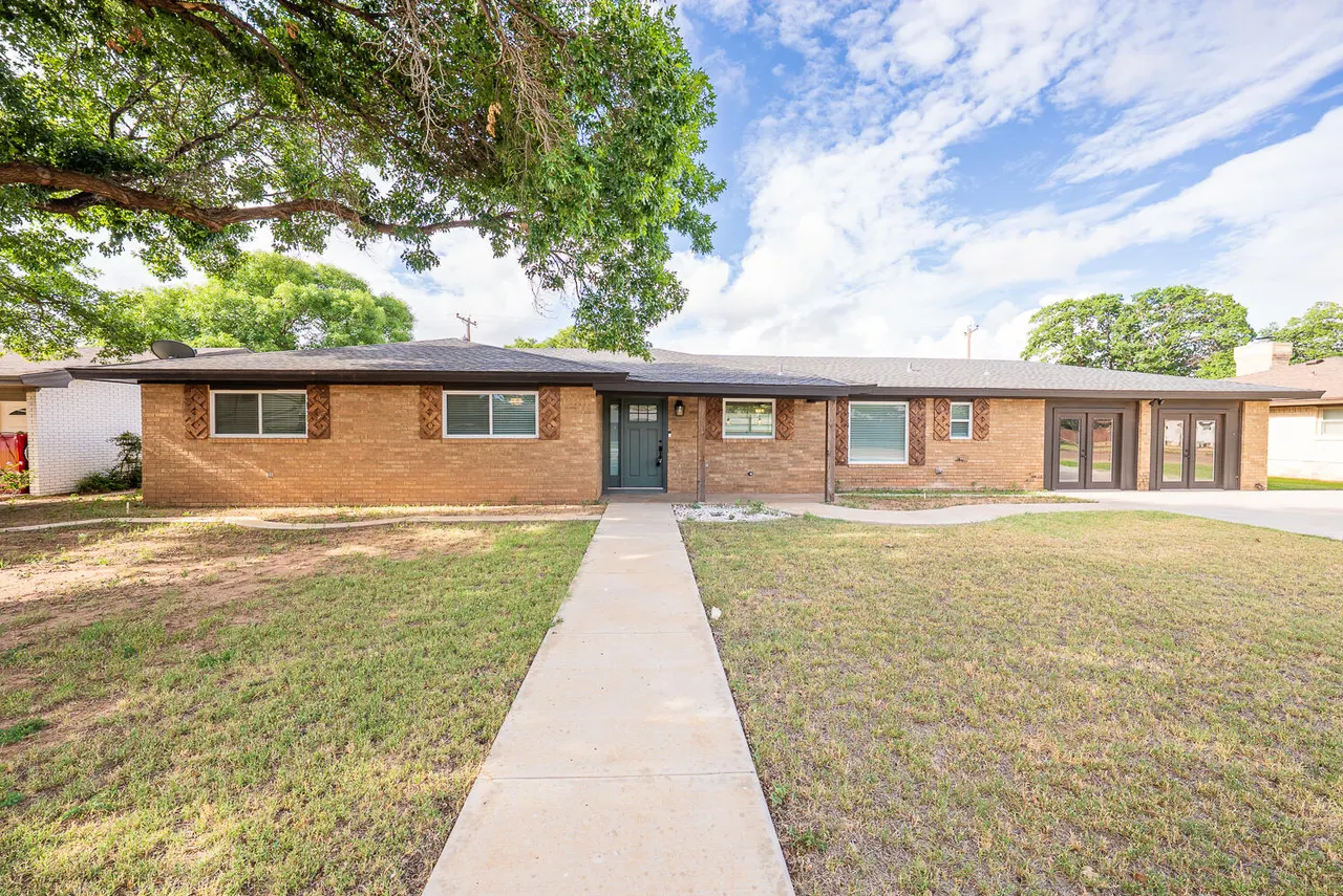 Front exterior — 1304 8th Street, Shallowater, TX 79363