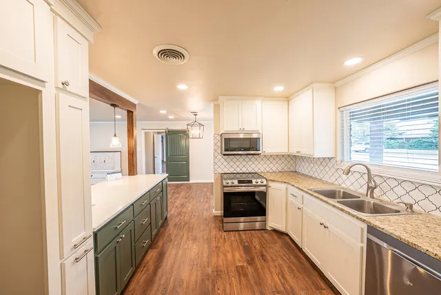 Photo 4 — 1304 8th Street, Shallowater, TX 79363
