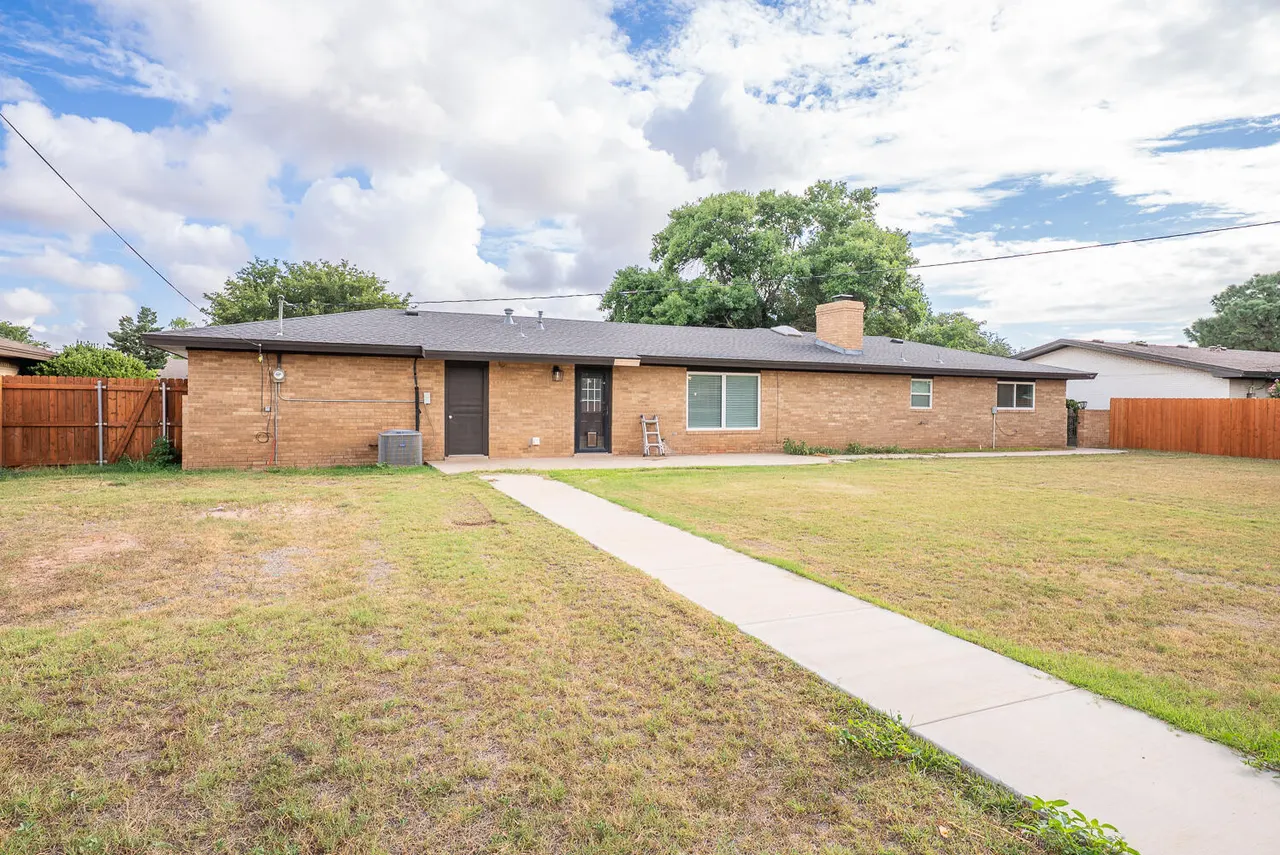 Photo 22 — 1304 8th Street, Shallowater, TX 79363