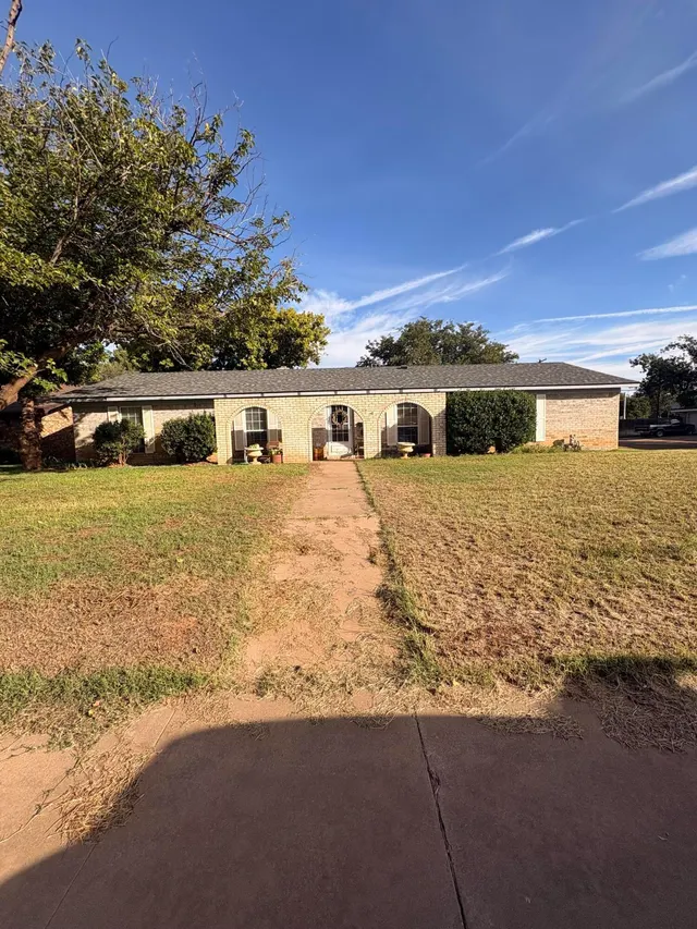 Photo 3 — 1813 E Reppto Street, Brownfield, TX 79316