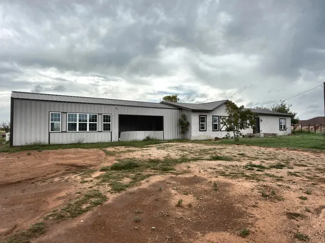 Photo 4 — 5901 N County Road 3000, Lubbock, TX 79403