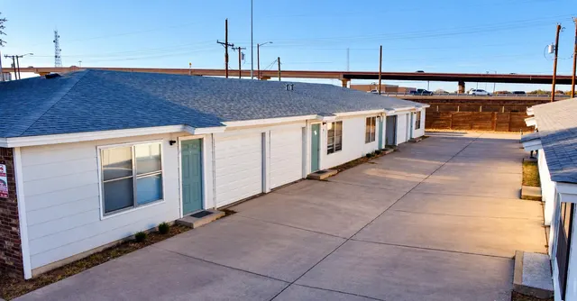 Photo 2 — 5614 Brownfield Drive, Lubbock, TX 79414