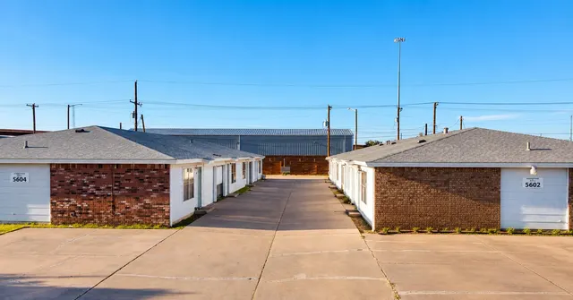 Photo 4 — 5604 Brownfield Drive, Lubbock, TX 79414