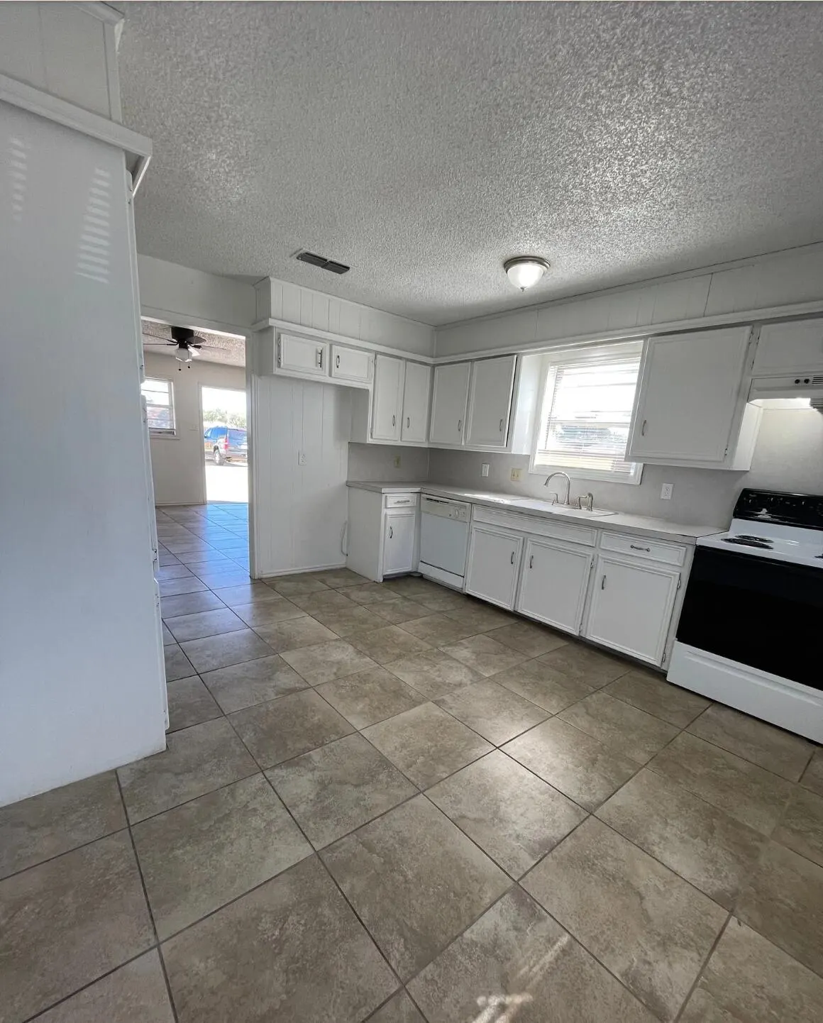 Photo 6 — 5604 Brownfield Drive, Lubbock, TX 79414