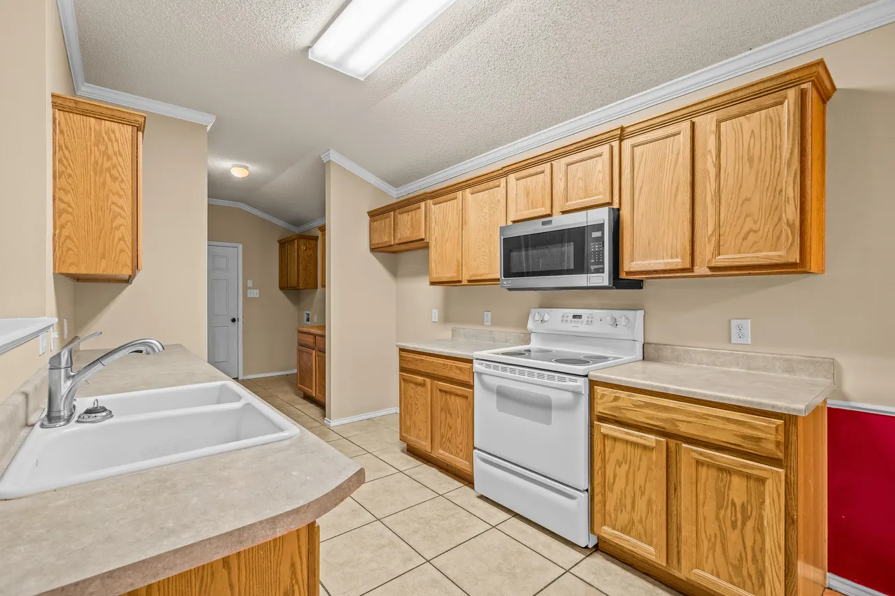 Photo 7 — 6704 89th Street, Lubbock, TX 79424