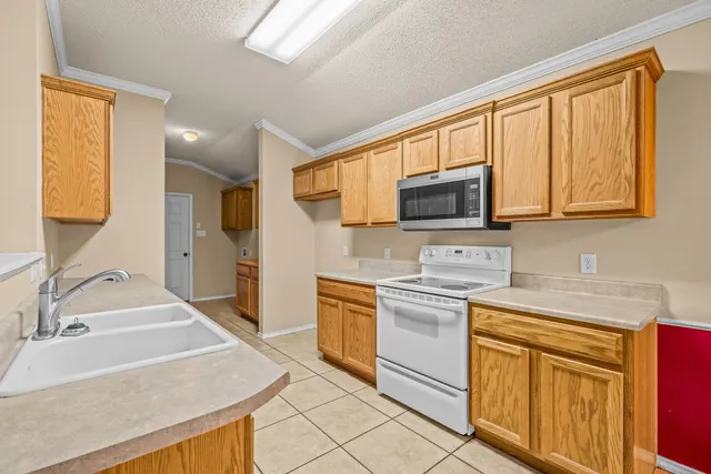 Photo 7 — 6704 89th Street, Lubbock, TX 79424