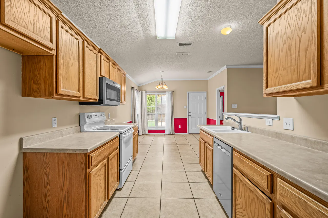 Photo 8 — 6704 89th Street, Lubbock, TX 79424