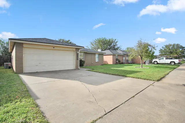 Photo 2 — 1016 Ironton Avenue, Lubbock, TX 79416