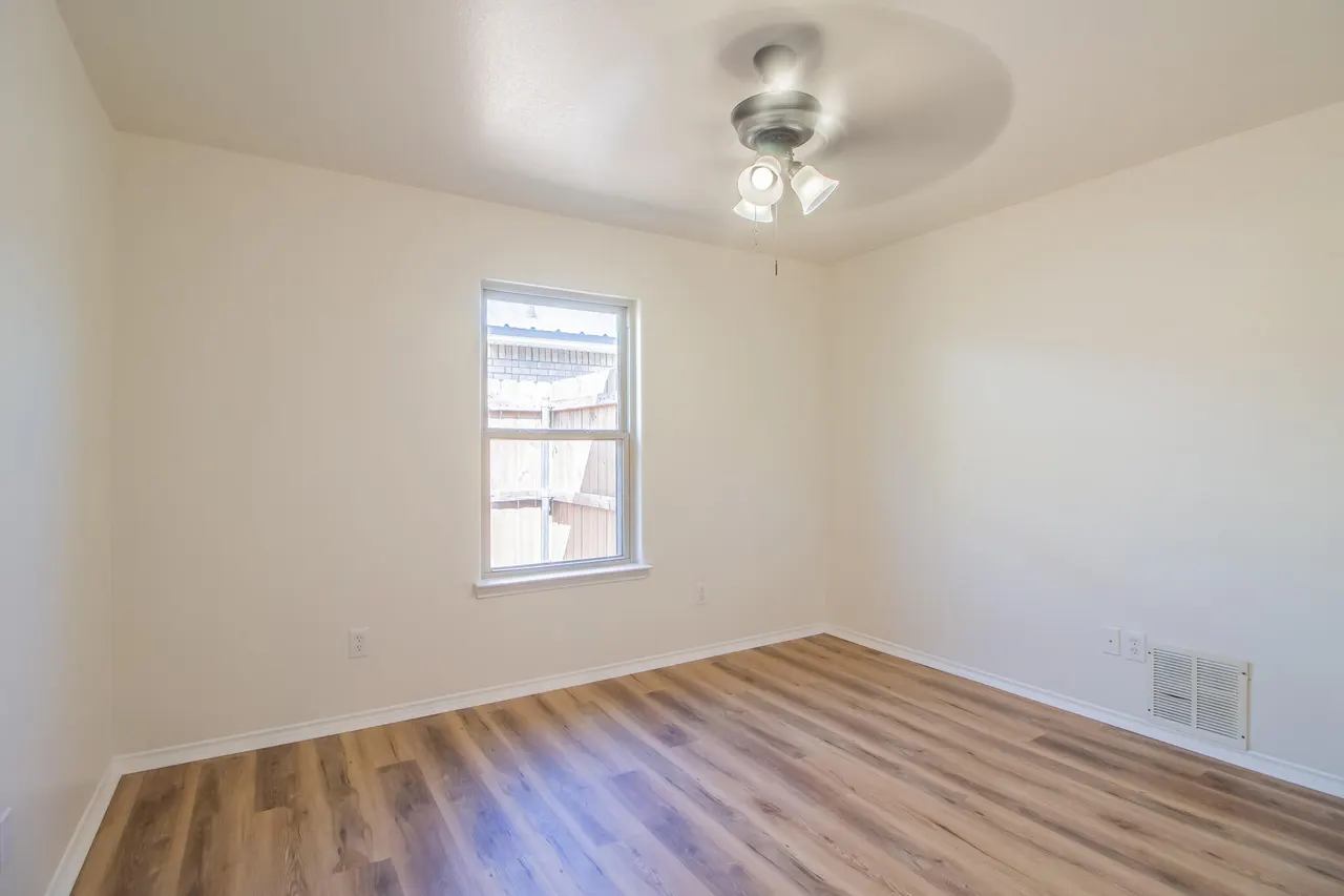 Photo 11 — 5733 106th Street, Lubbock, TX 79424