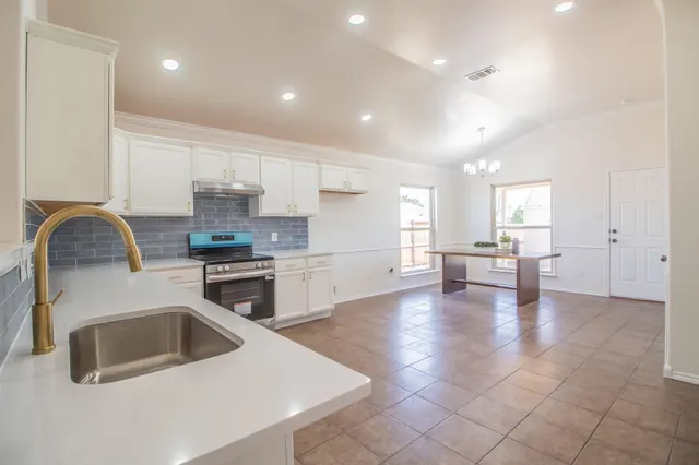 Photo 8 — 5733 106th Street, Lubbock, TX 79424