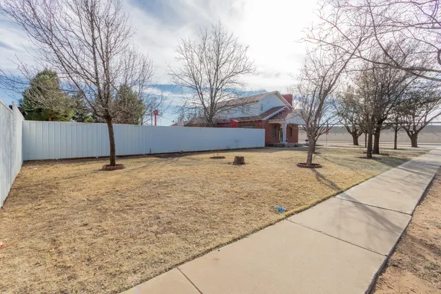 Photo 2 — 709 80th Street, Lubbock, TX 79404