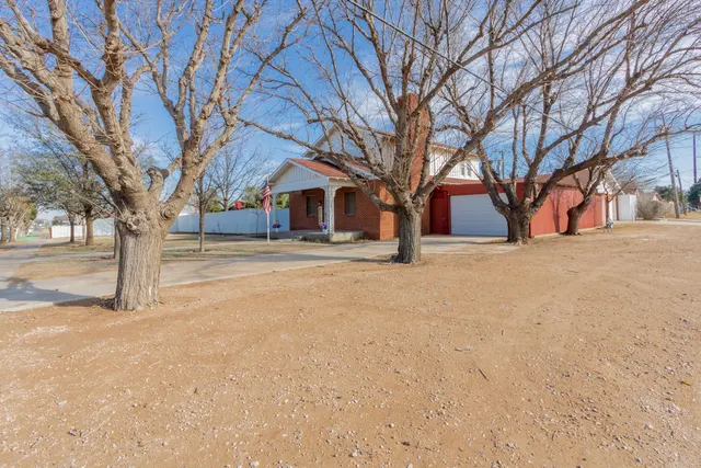 Photo 3 — 709 80th Street, Lubbock, TX 79404