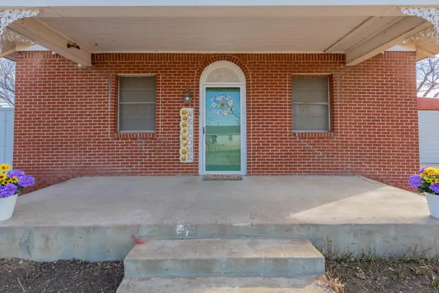Photo 4 — 709 80th Street, Lubbock, TX 79404