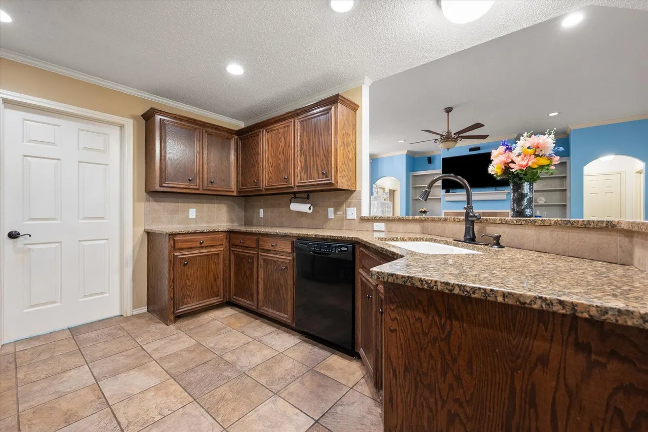 Photo 9 — 6116 100th Street, Lubbock, TX 79424