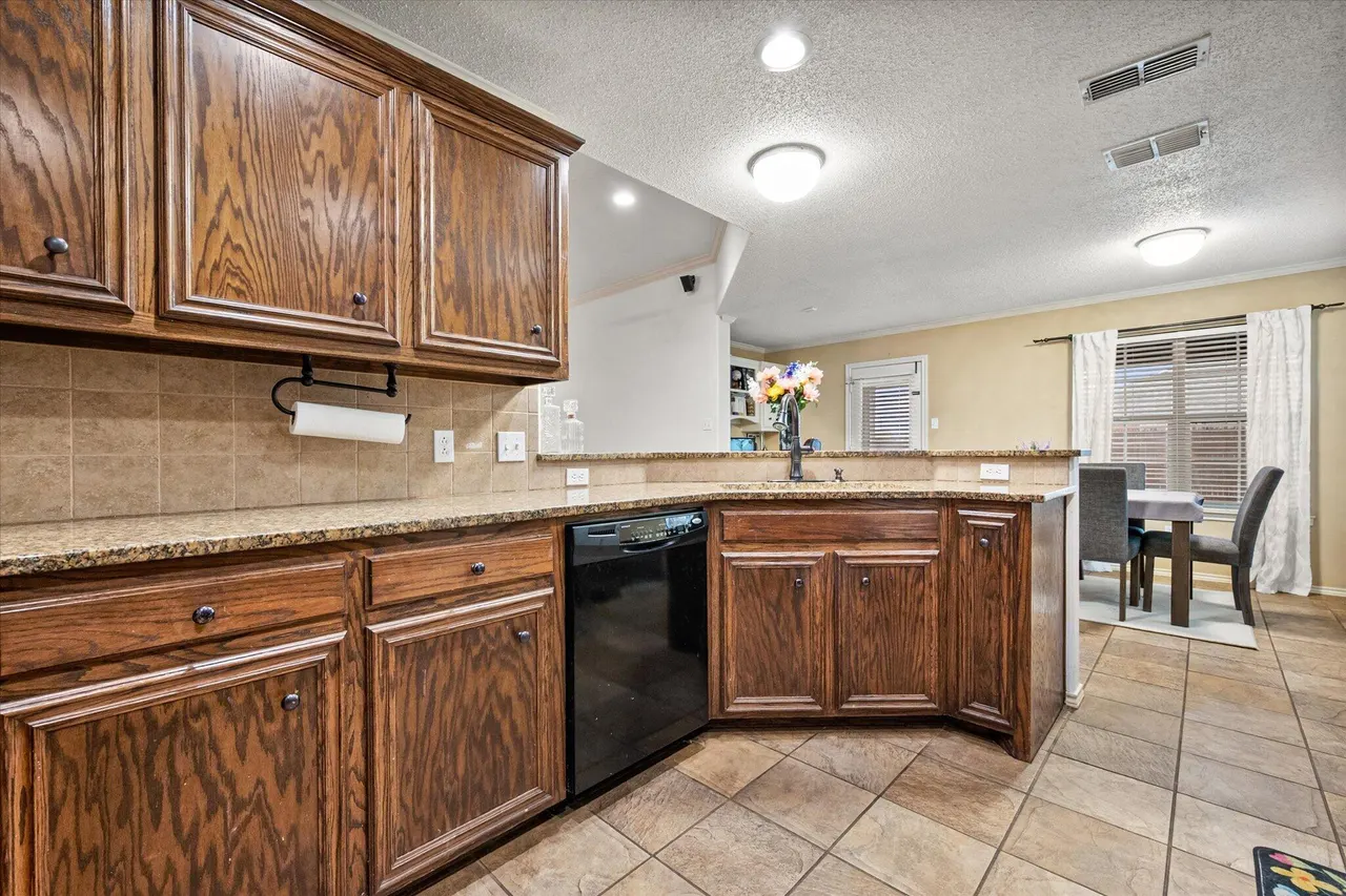 Photo 10 — 6116 100th Street, Lubbock, TX 79424