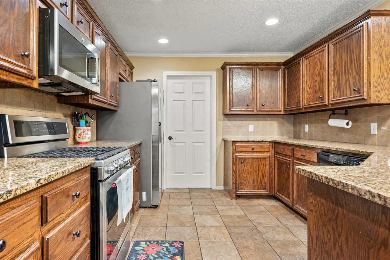 Photo 13 — 6116 100th Street, Lubbock, TX 79424