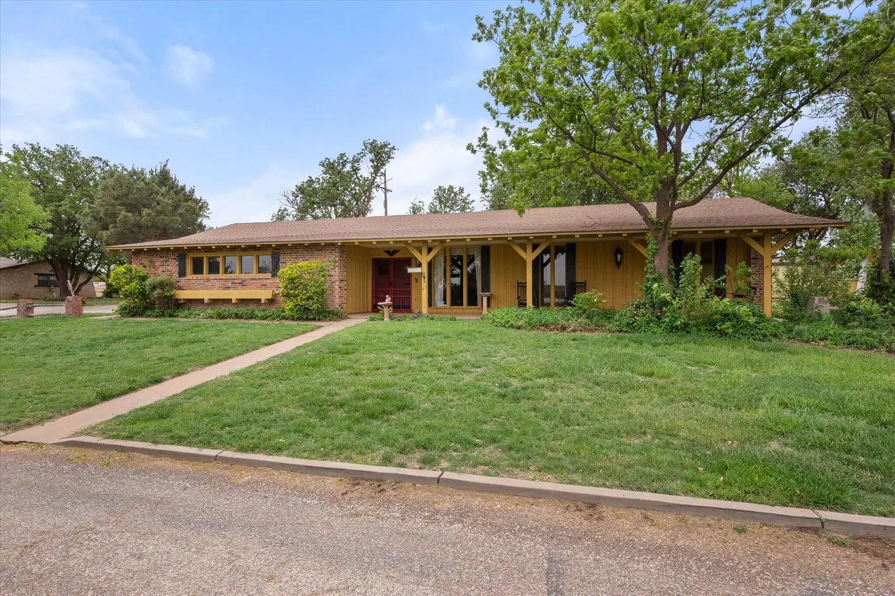 Front exterior — 7006 W 13th, Plainview, TX 79072