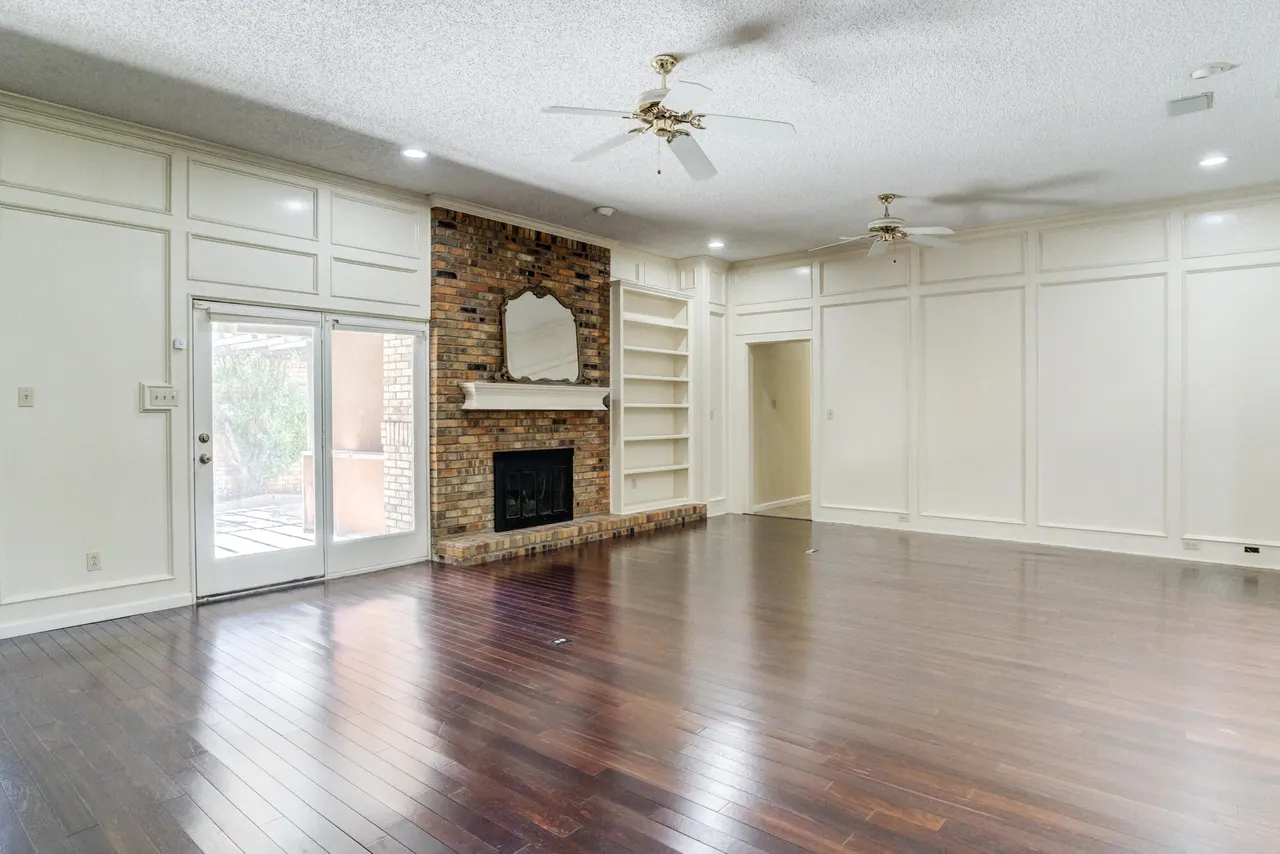 Photo 9 — 9604 Savannah Avenue, Lubbock, TX 79424