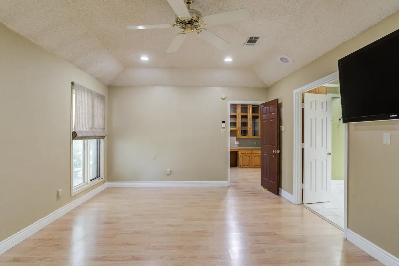 Photo 15 — 9604 Savannah Avenue, Lubbock, TX 79424