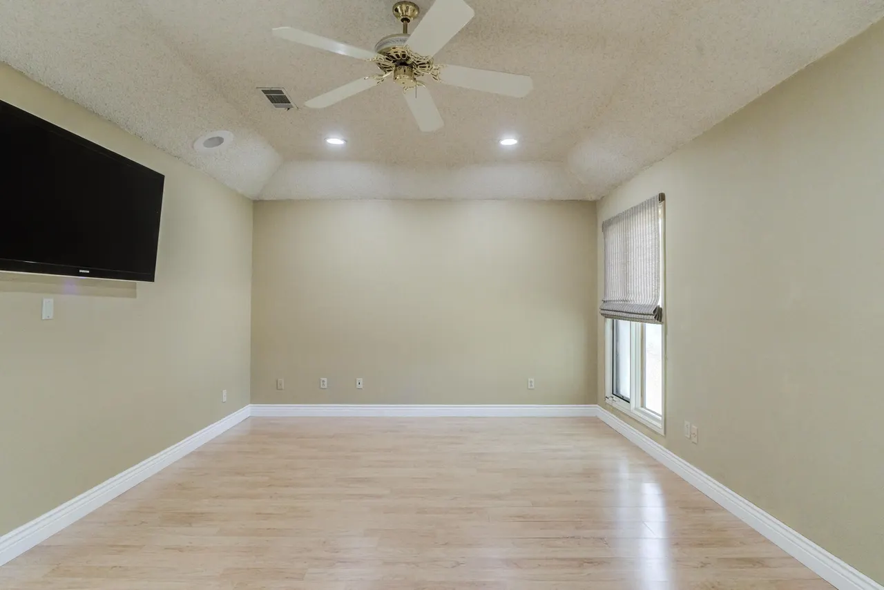 Photo 17 — 9604 Savannah Avenue, Lubbock, TX 79424