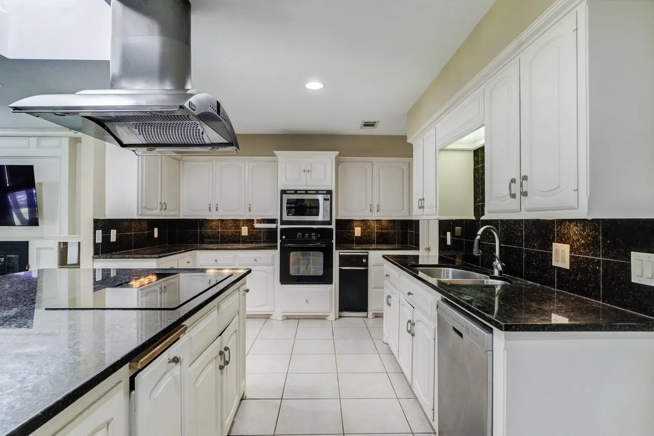 Photo 29 — 9604 Savannah Avenue, Lubbock, TX 79424