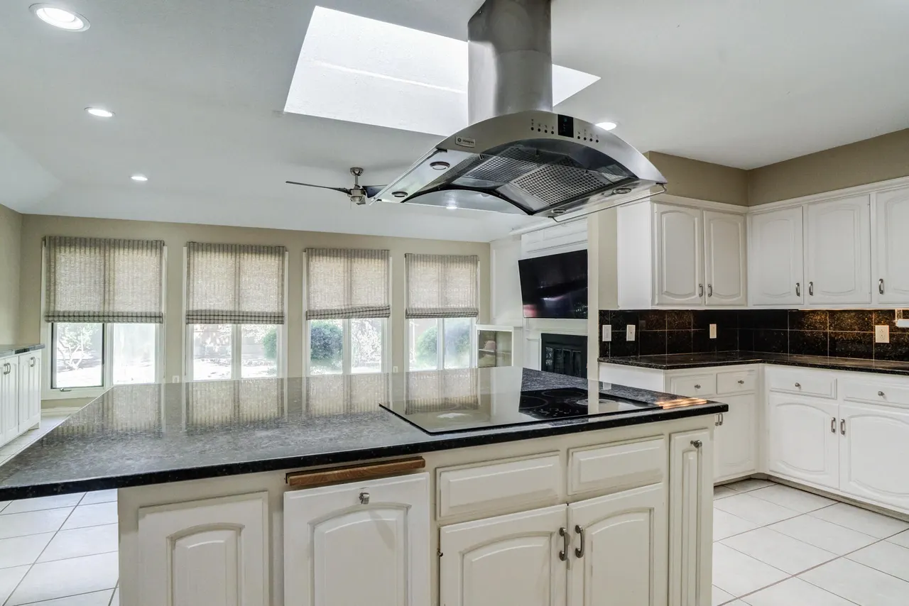 Photo 32 — 9604 Savannah Avenue, Lubbock, TX 79424