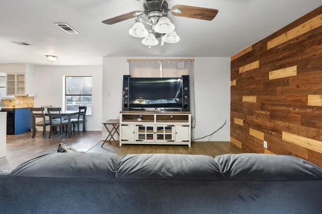 Photo 6 — 317 E 15th Street, Wolfforth, TX 79382