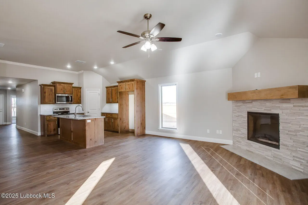 Photo 2 — 817 N 4th Street, Wolfforth, TX 79382