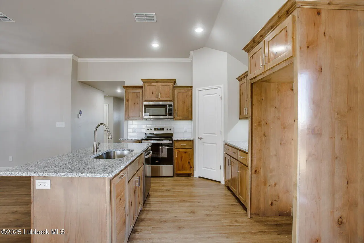 Photo 3 — 817 N 4th Street, Wolfforth, TX 79382