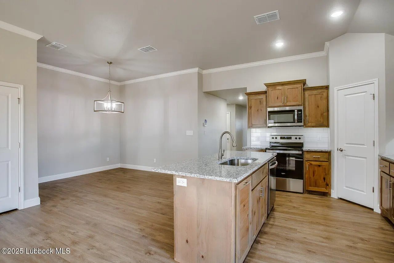 Photo 4 — 817 N 4th Street, Wolfforth, TX 79382