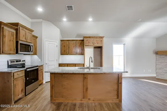 Photo 5 — 817 N 4th Street, Wolfforth, TX 79382