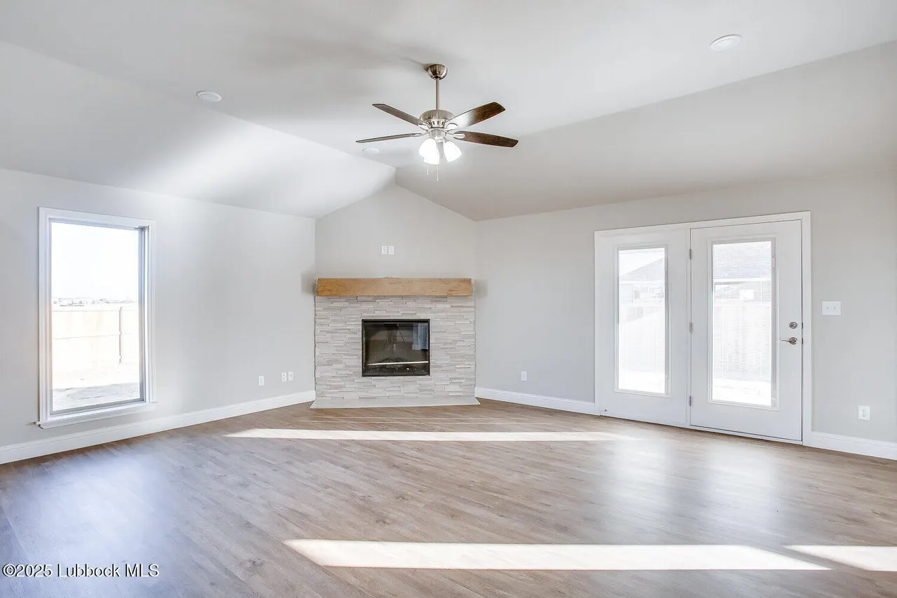 Photo 7 — 817 N 4th Street, Wolfforth, TX 79382
