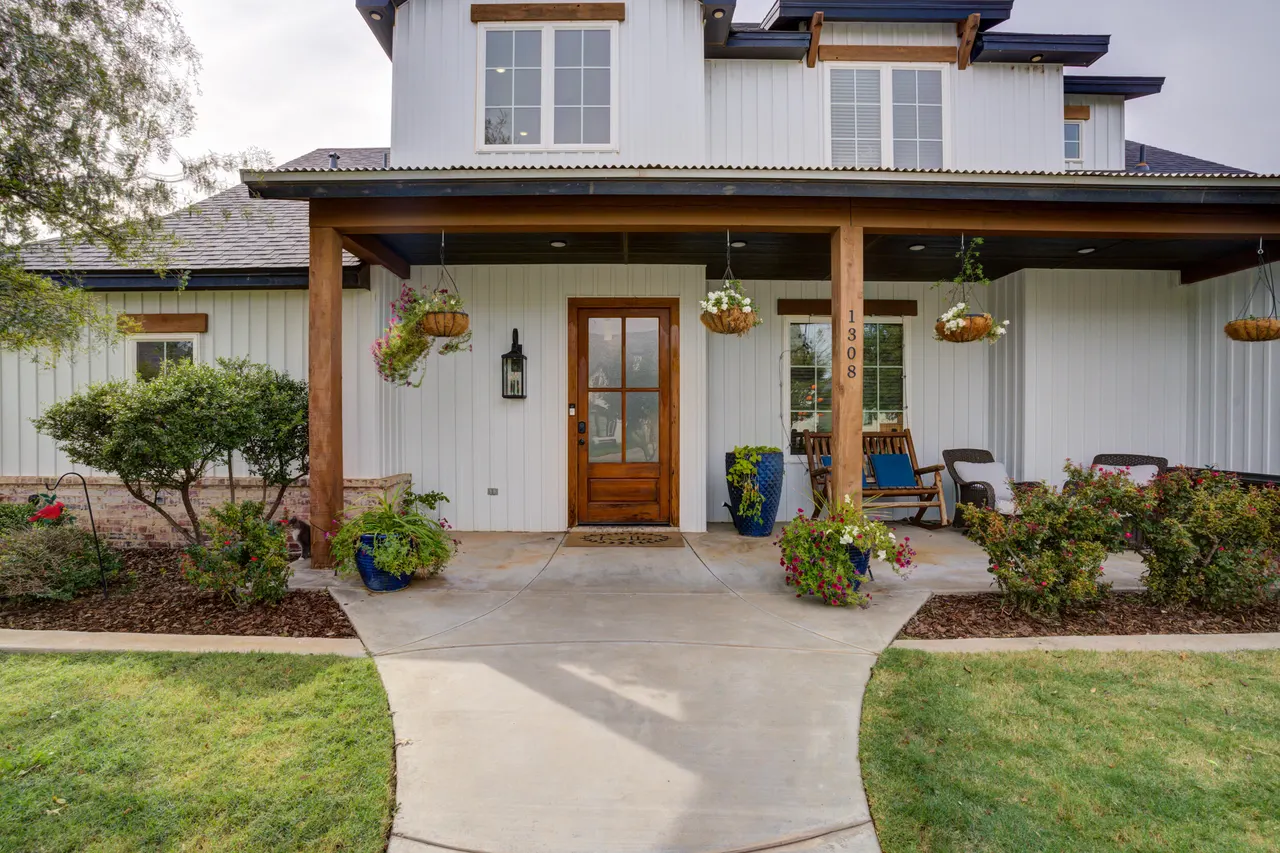 Photo 2 — 1308 Buckingham Avenue, Wolfforth, TX 79382