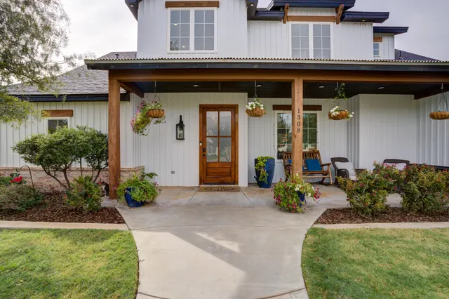 Photo 2 — 1308 Buckingham Avenue, Wolfforth, TX 79382