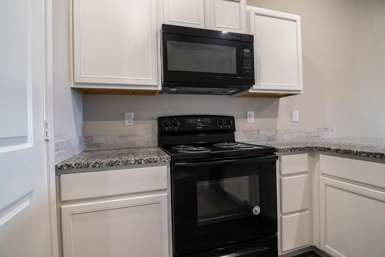 Photo 11 — 2107 N Avenue K Unit B, Lubbock, TX 79403
