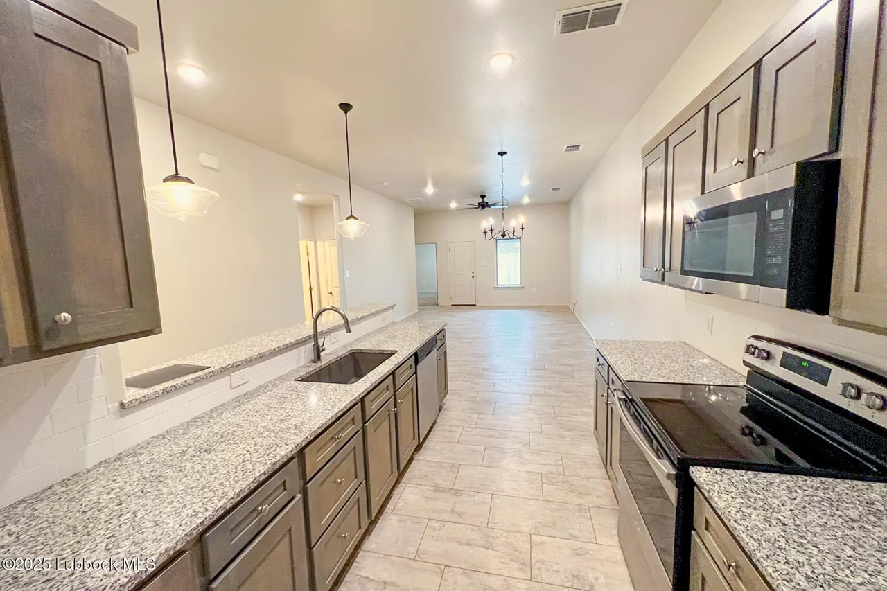 Photo 10 — 1120 N 7th Street, Wolfforth, TX 79382